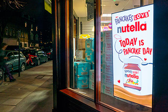 Pancakes love Nutella